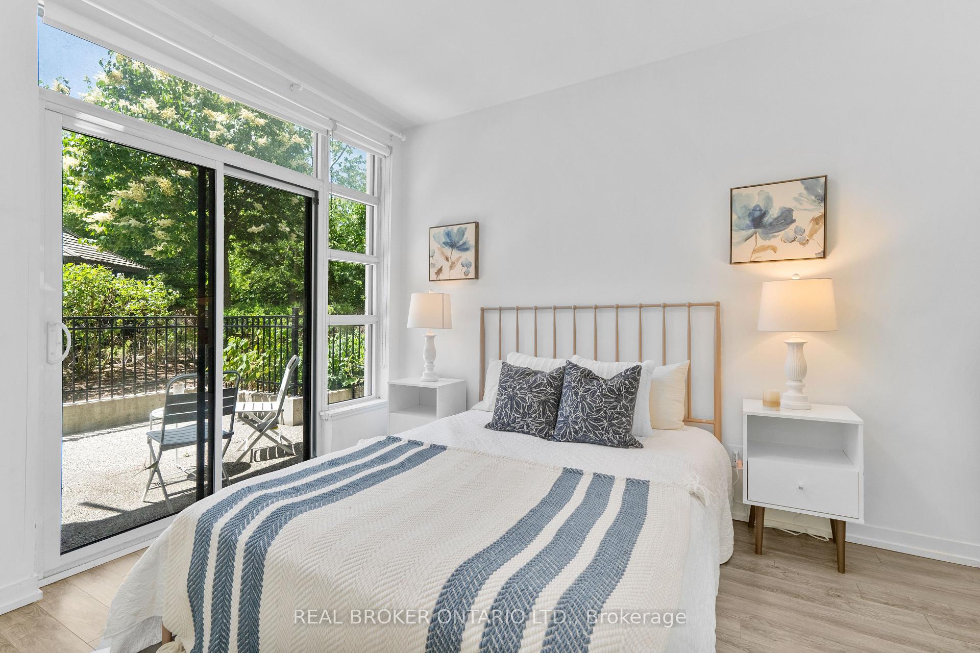 2 Bedrooms Condo at 840 Queen’s Plate, Toronto For sale