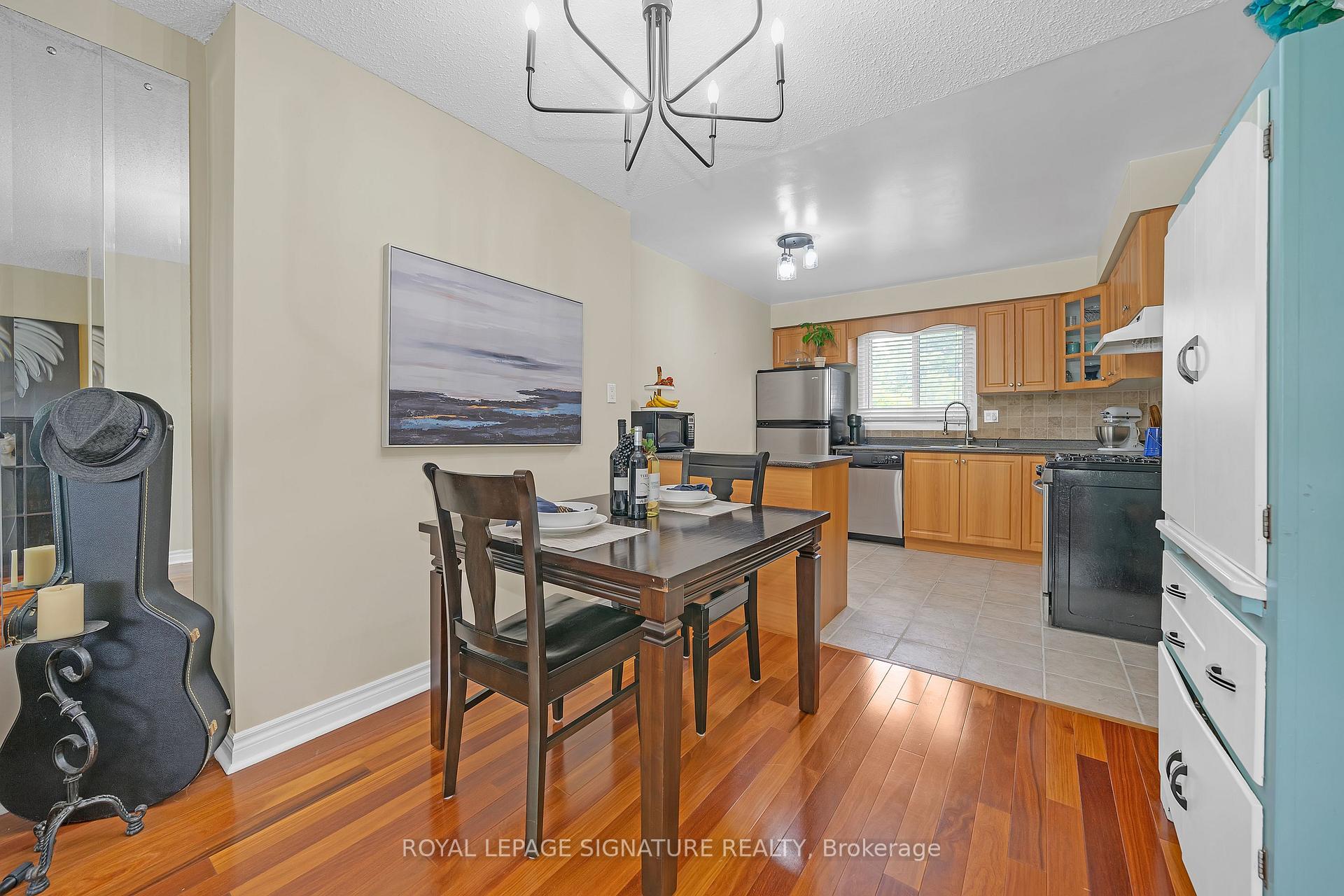 3 Bedrooms Condo at 5 Early Apple, Toronto For sale