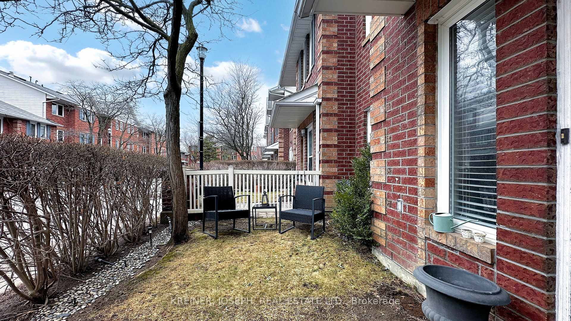 3 Bedrooms Condo at 900 Steeles,  Vaughan For sale