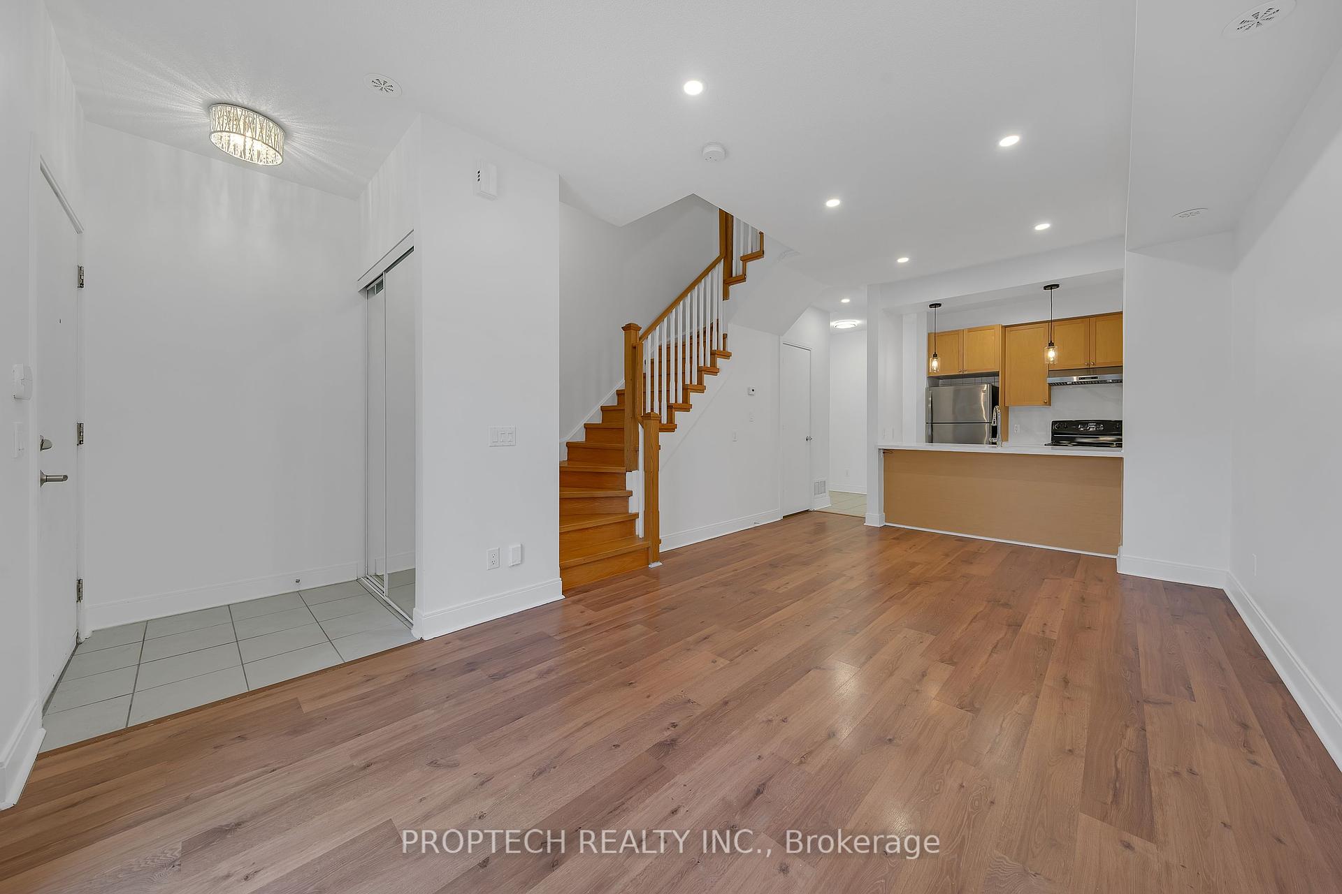 4 Bedrooms Condo at 295 Village Green,  Toronto For sale