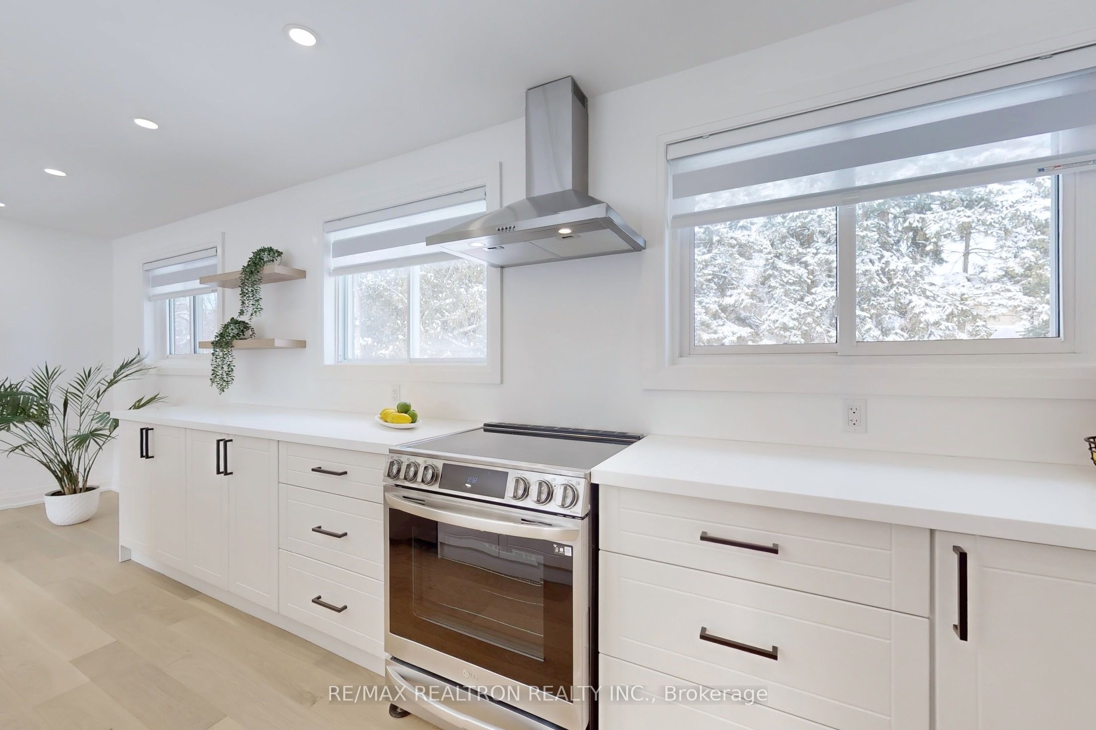 16 Tracey Drive, New Tecumseth, ON L9R 1M2