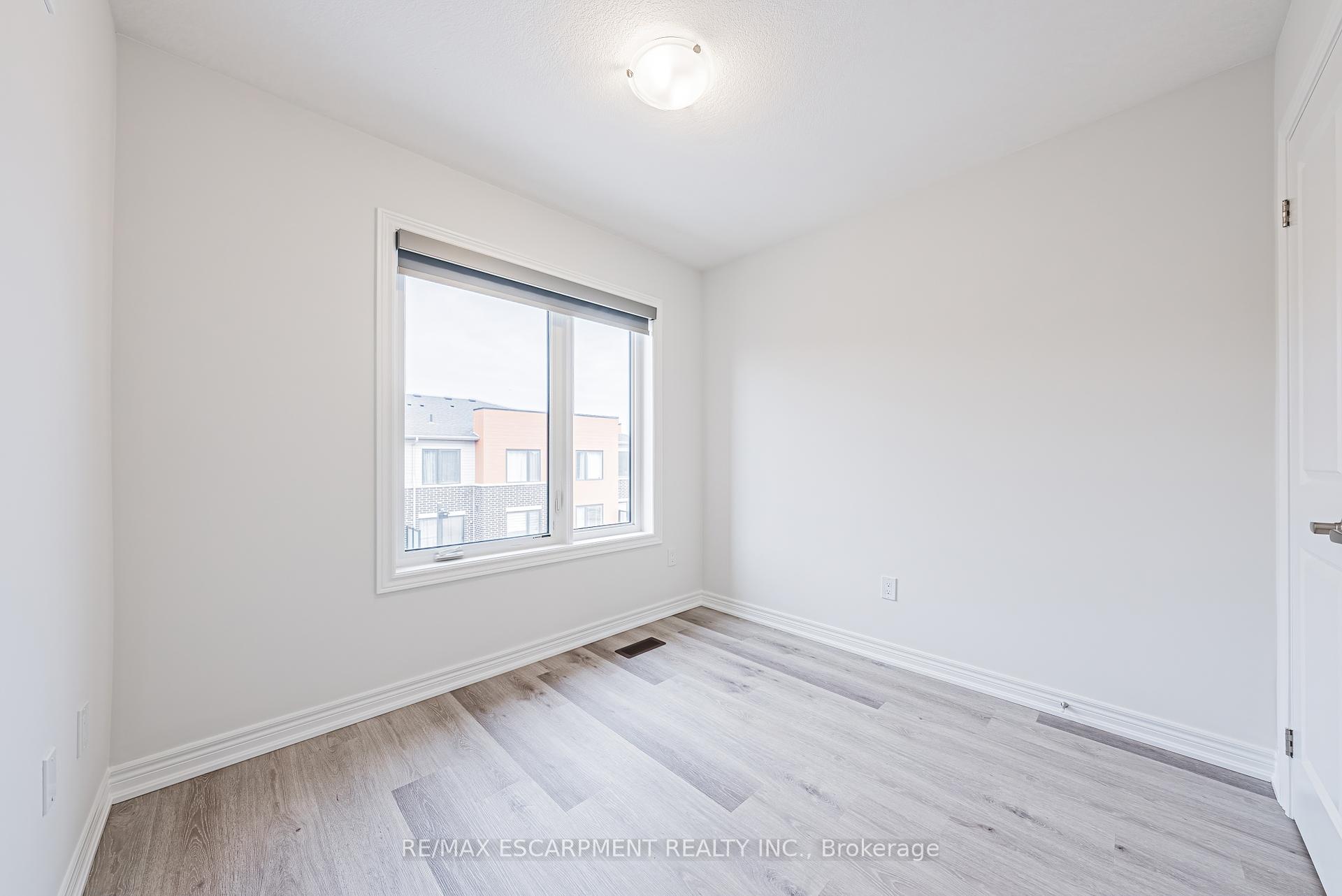 3 Bedrooms Condo at 55 Dryden,  Hamilton For sale