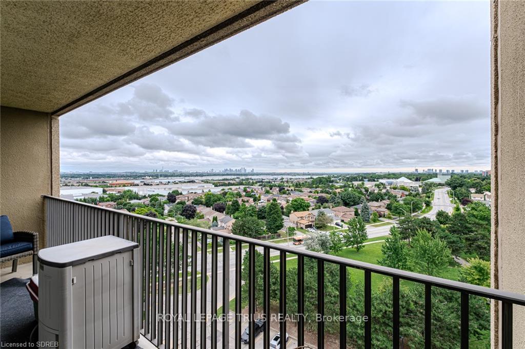 2 Bedrooms Condo at 6500 Montevideo,  Mississauga For sale