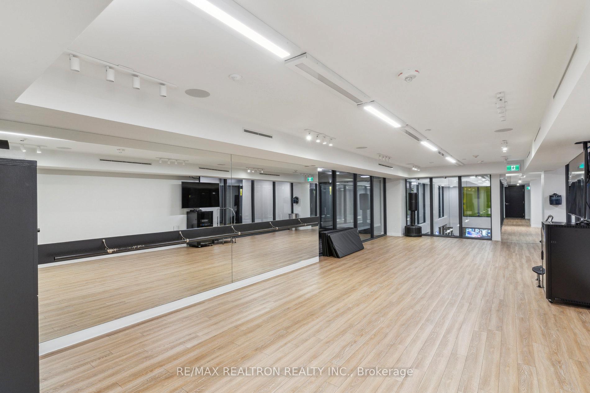2 Bedrooms Condo at 158 Front, Toronto For sale