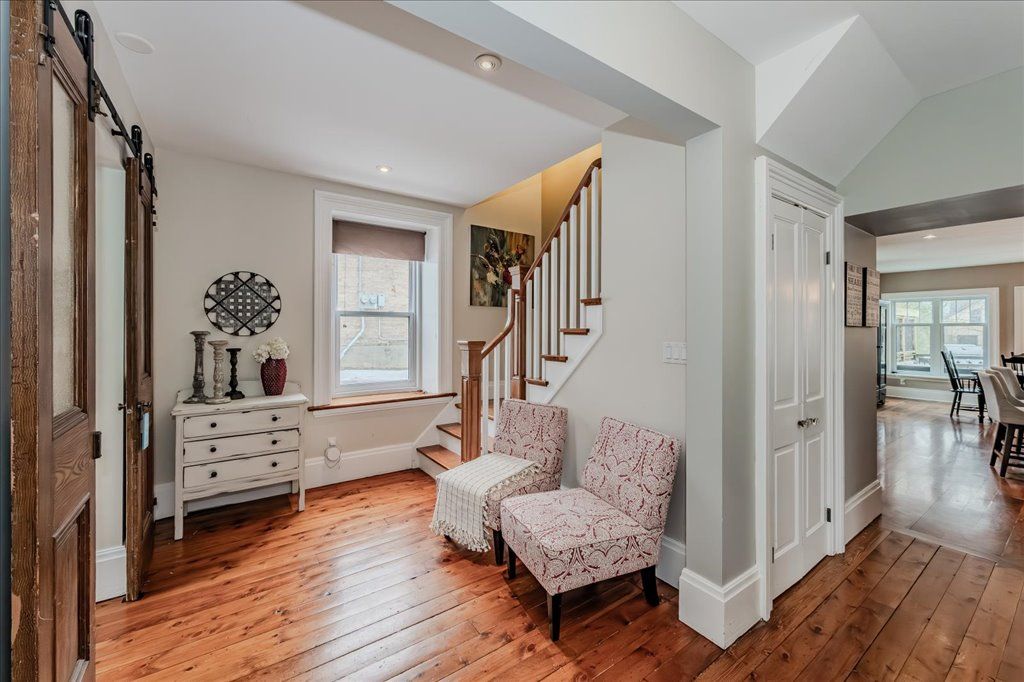 245 Hill Street W