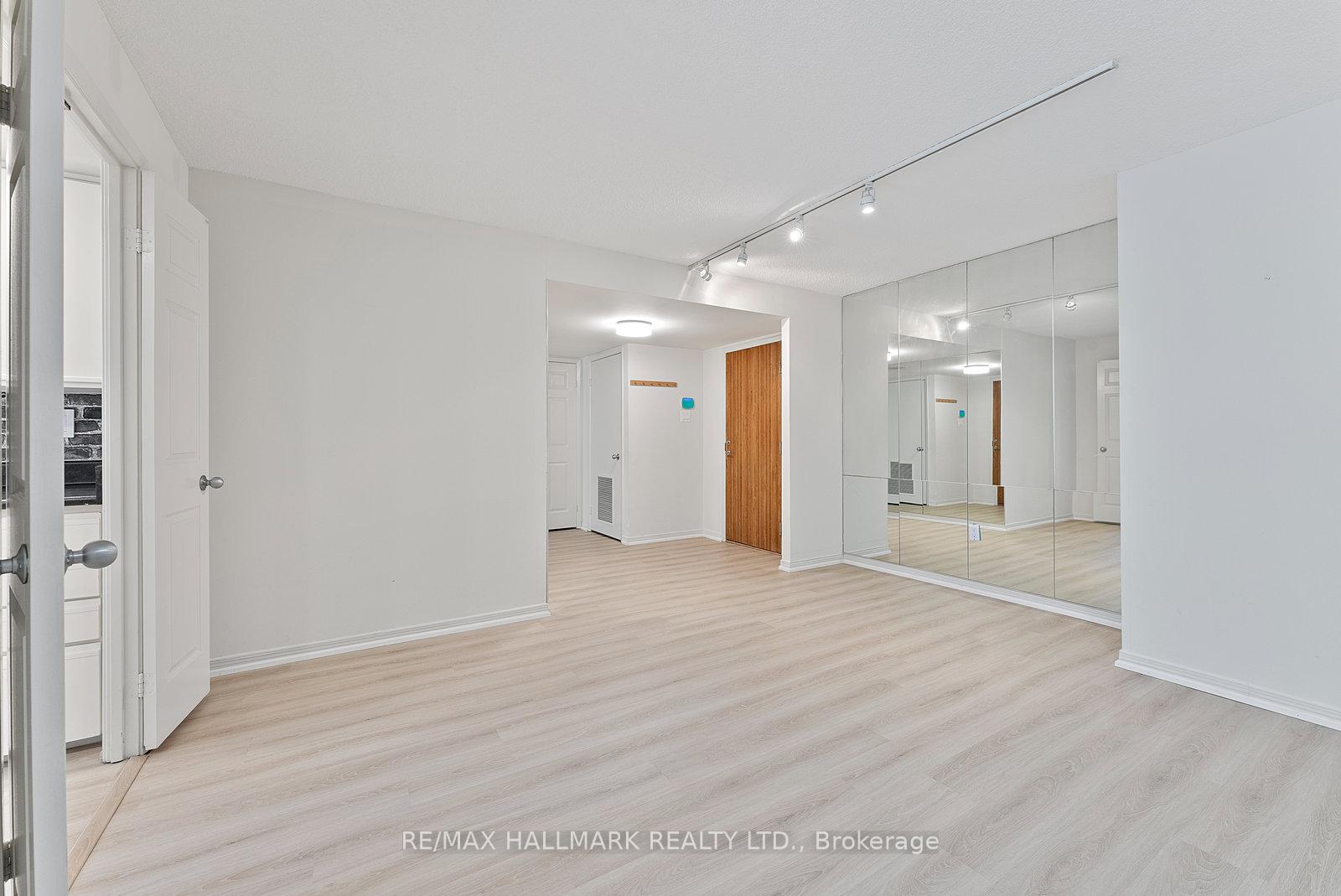 3 Bedrooms Condo at 360 Bloor, Toronto For sale