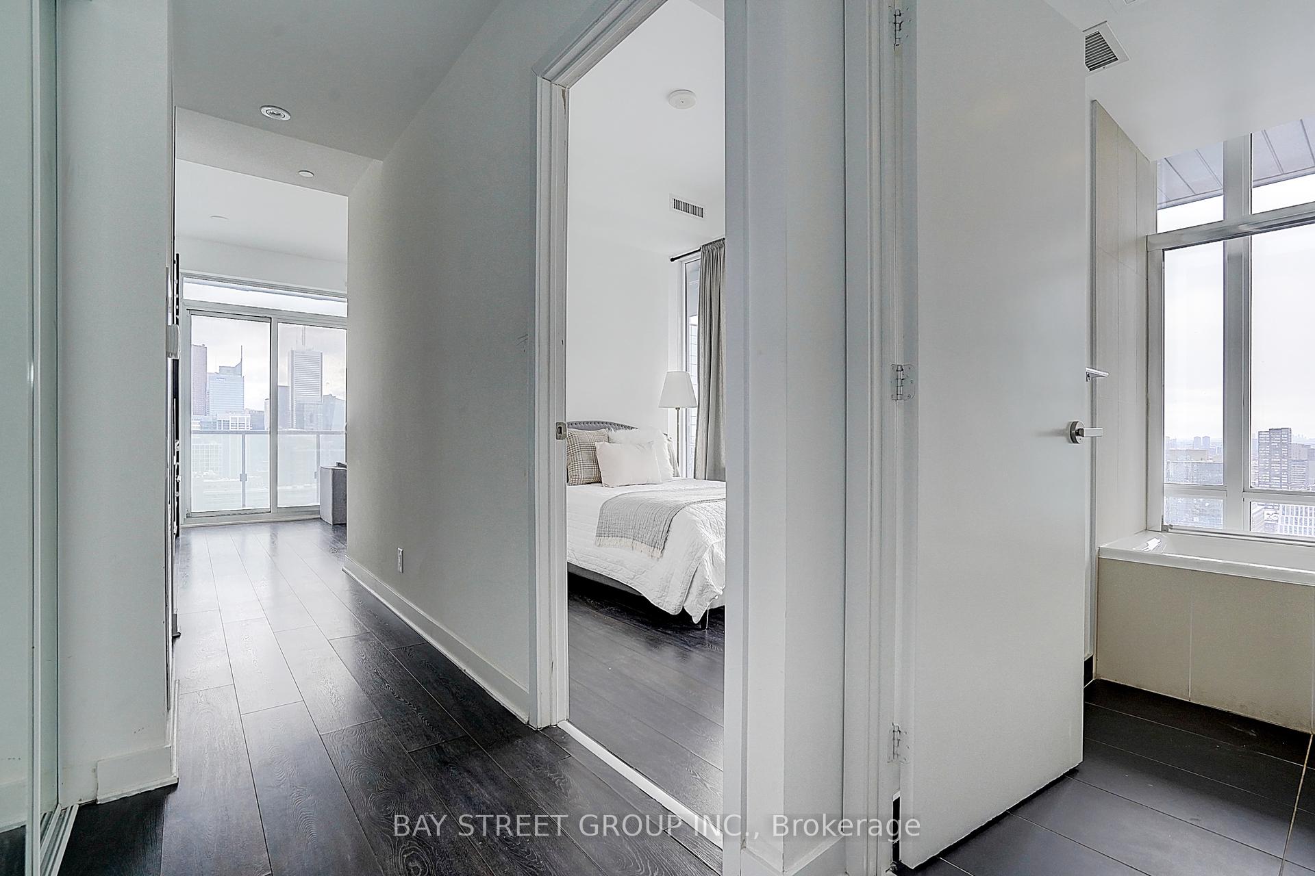 1 Bedroom Condo at 15 Grenville, Toronto For sale