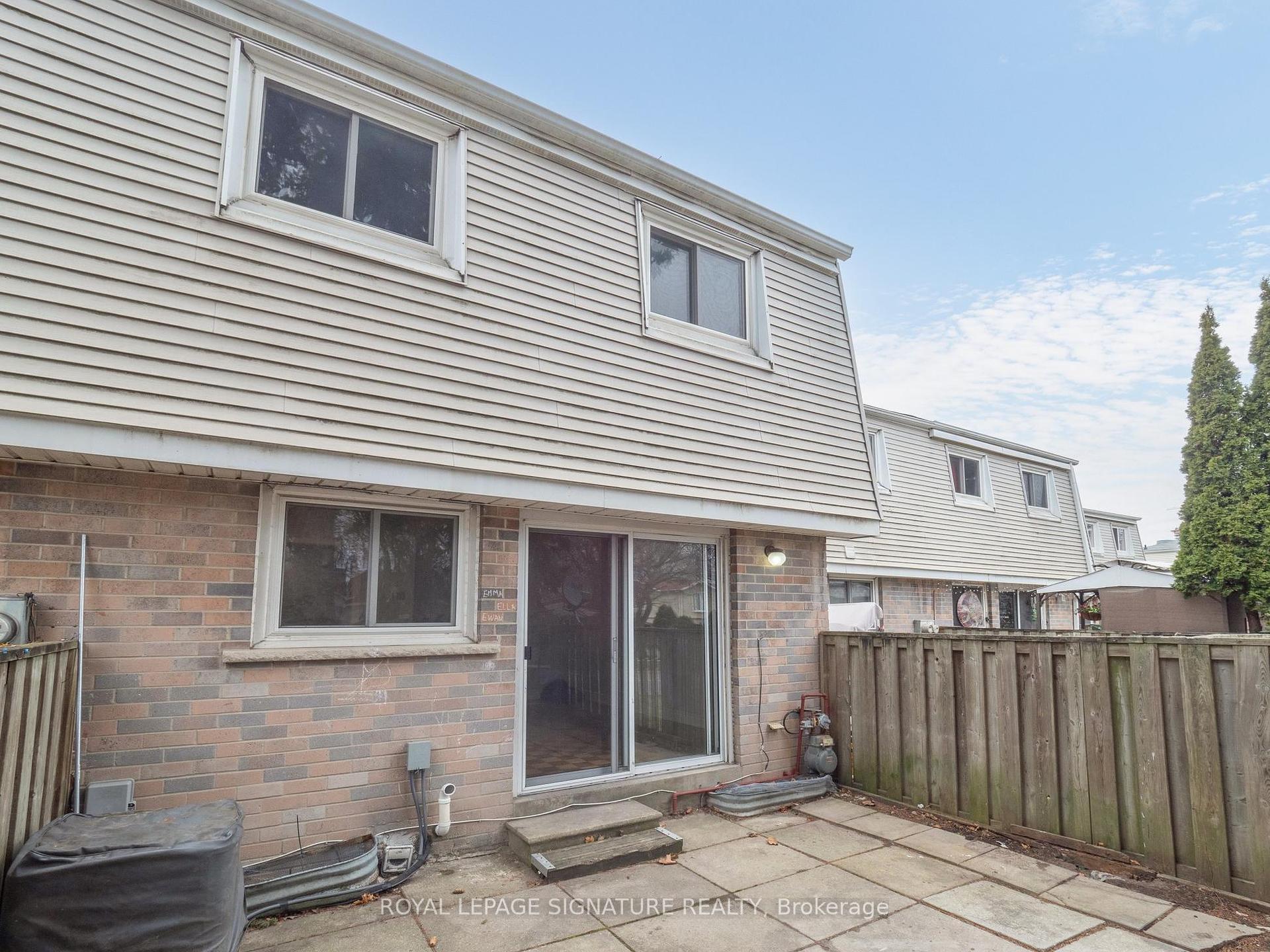 4 Bedrooms Condo at 400 Mississauga Valley,  Mississauga For sale