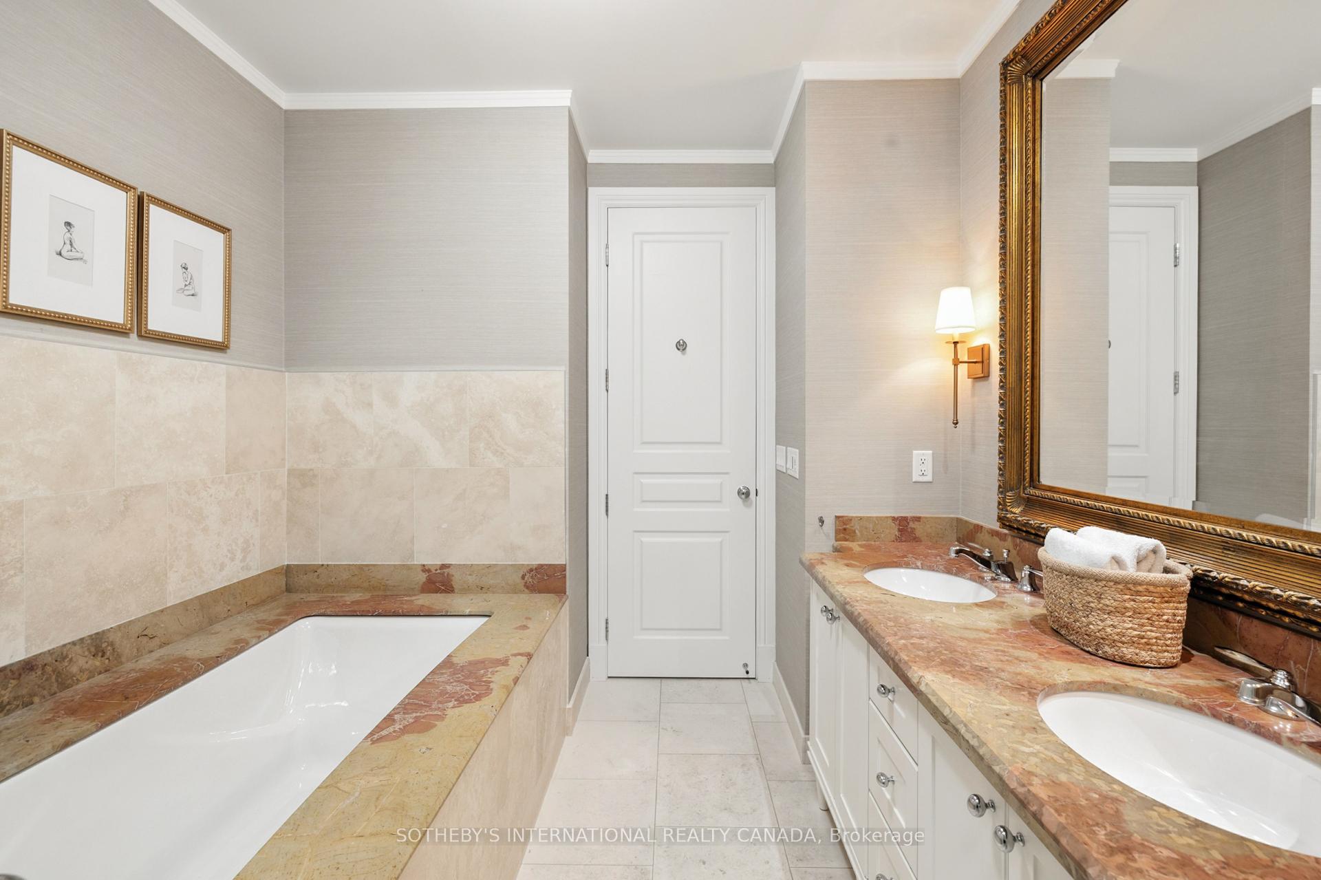 2 Bedrooms Condo at 183 Wellington, Toronto For sale