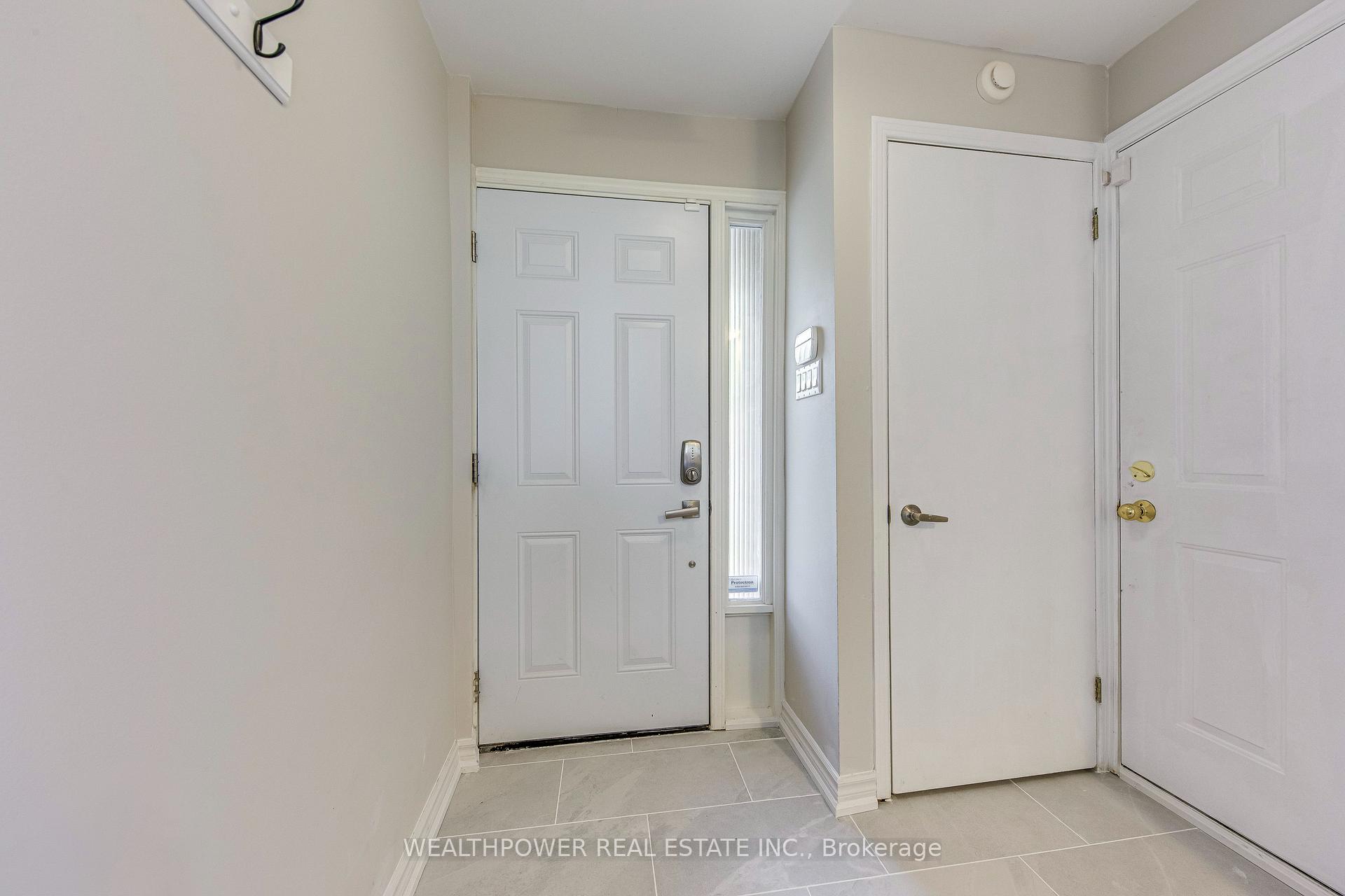 3 Bedrooms Condo at 1250 Marlborough, Oakville For sale
