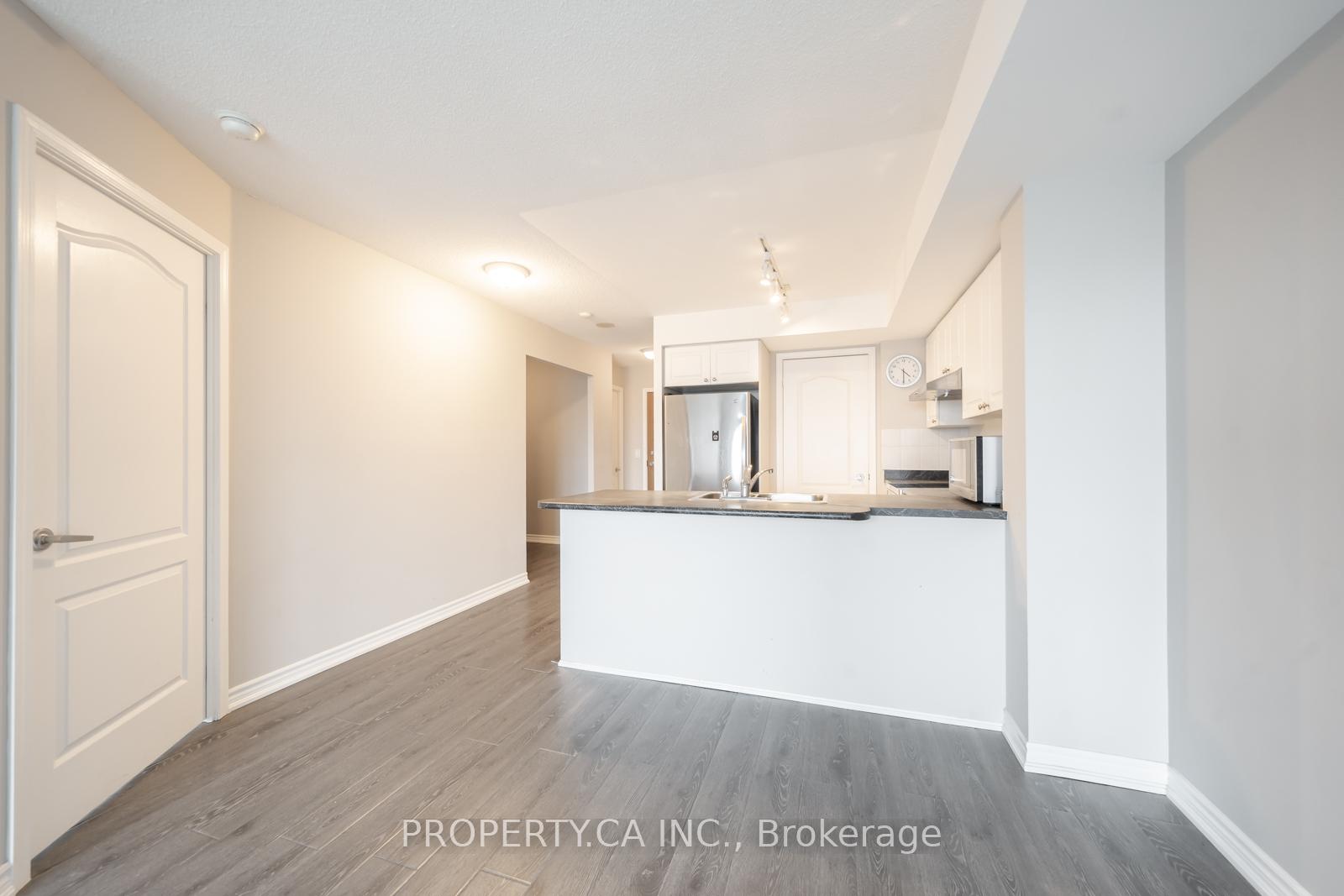 2 Bedrooms Condo at 33 Elm, Mississauga For sale