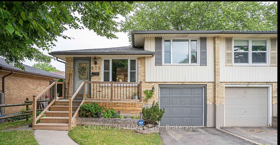 971 Eagle Crescent