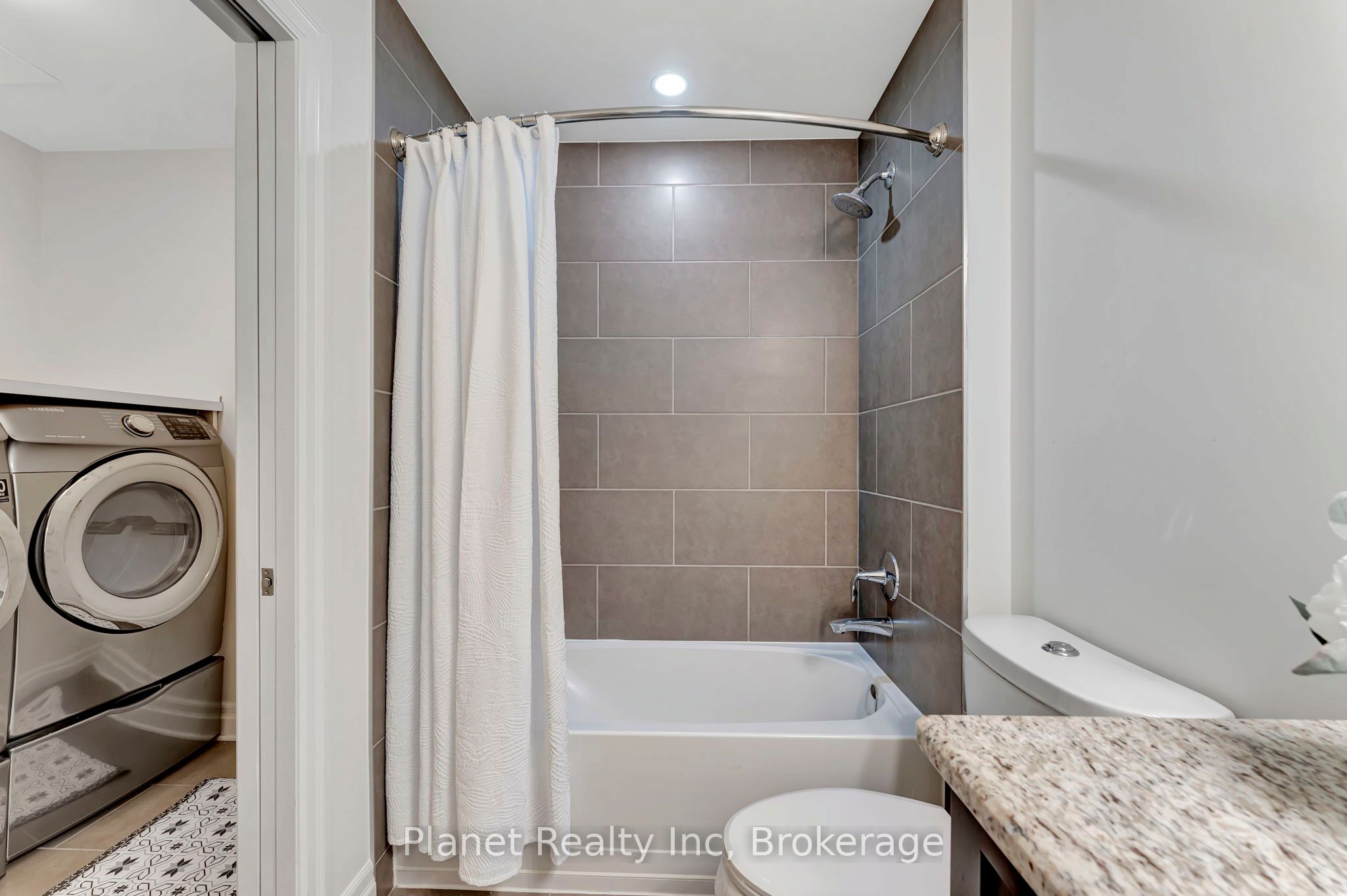 160 Macdonell Street, #906