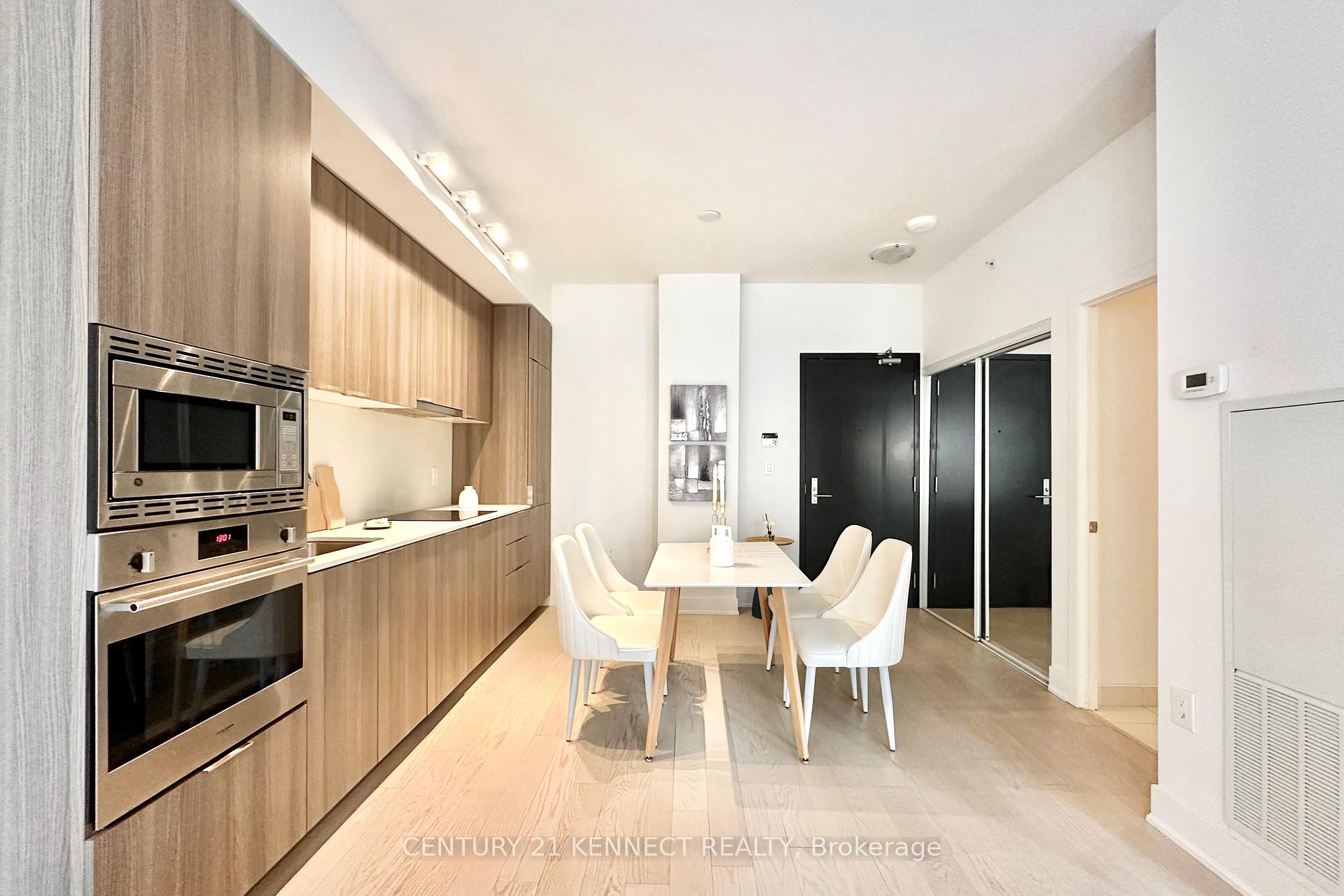 #313 – 955 Bay Street, Toronto, ON M5S 2A2