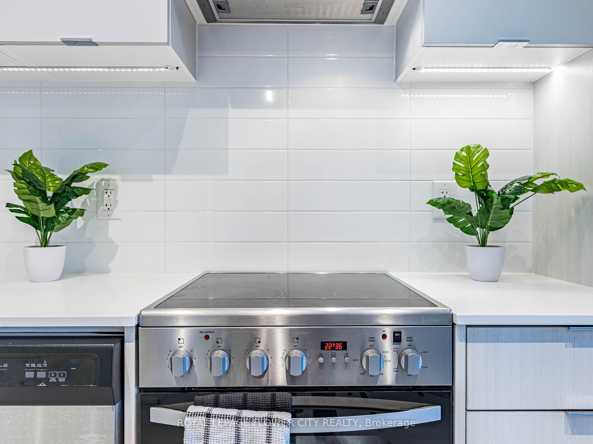 1 Bedroom Condo at 30 Gibbs, Toronto For sale