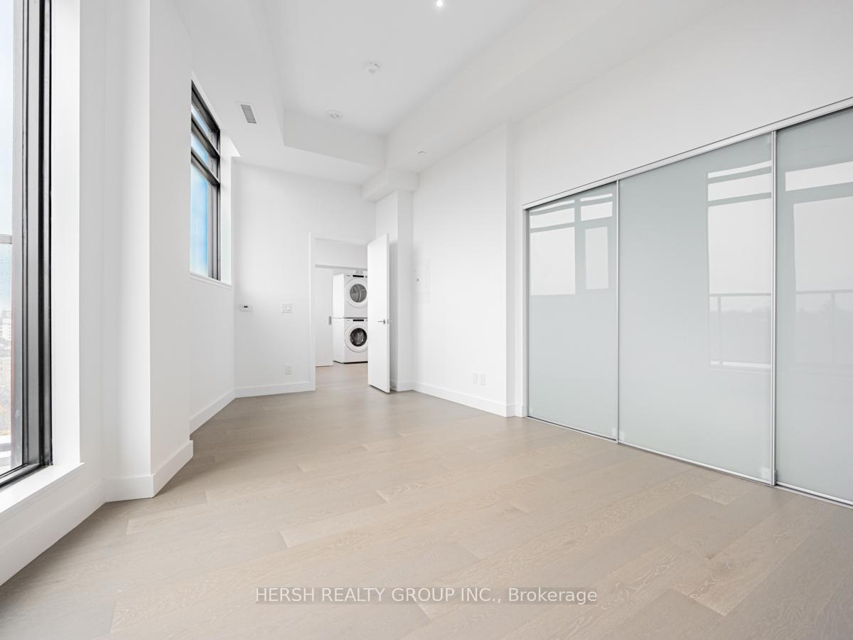 2 Bedrooms Condo at 160 Kingsway,  Toronto For sale