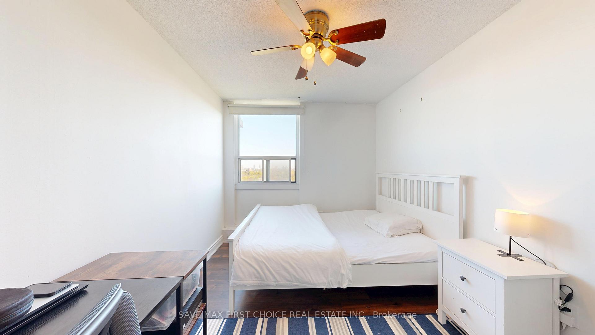 3 Bedrooms Condo at 15 Torrance, Toronto For sale