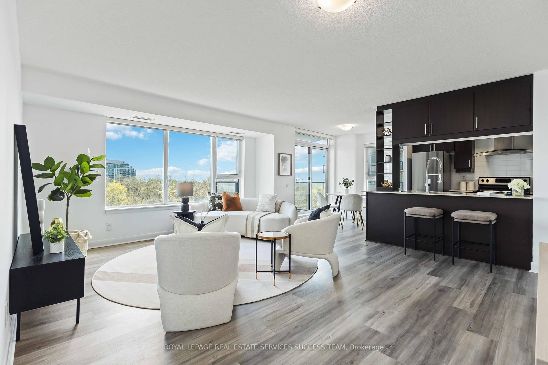 2 Bedrooms Condo at 25 Town Centre,  Toronto For sale