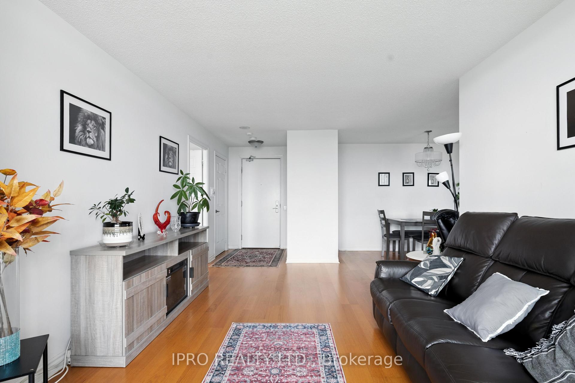 3 Bedrooms Condo at 61 Town Centre, Toronto For sale
