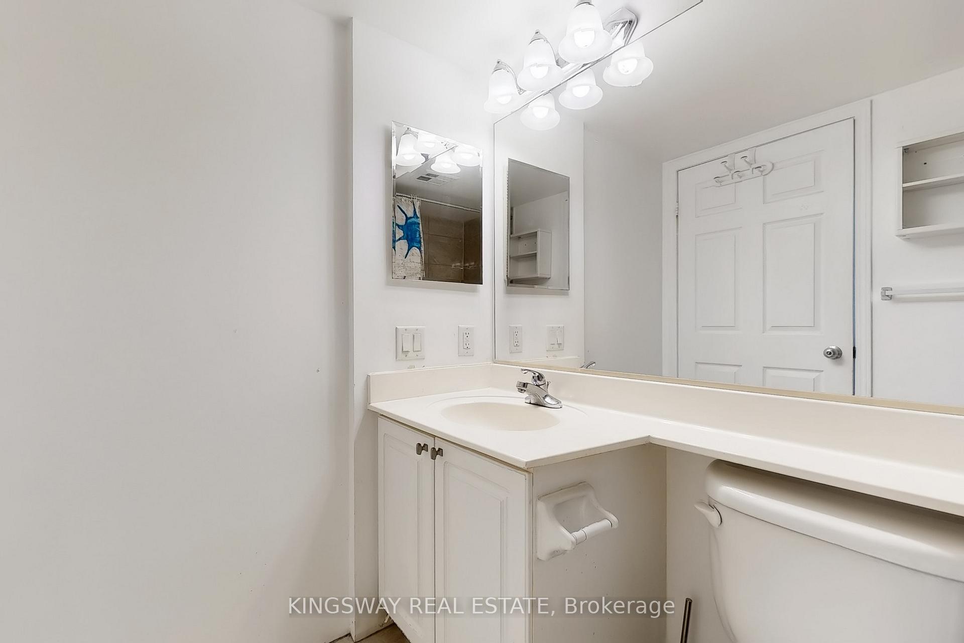 1 Bedroom Condo at 155 Beecroft, Toronto For sale