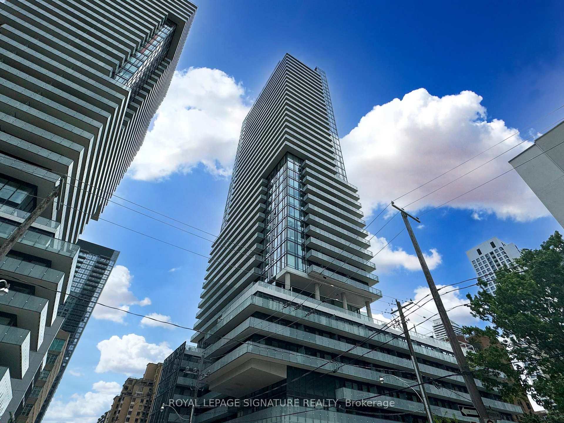 2 Bedrooms Condo at 161 Roehampton, Toronto For sale
