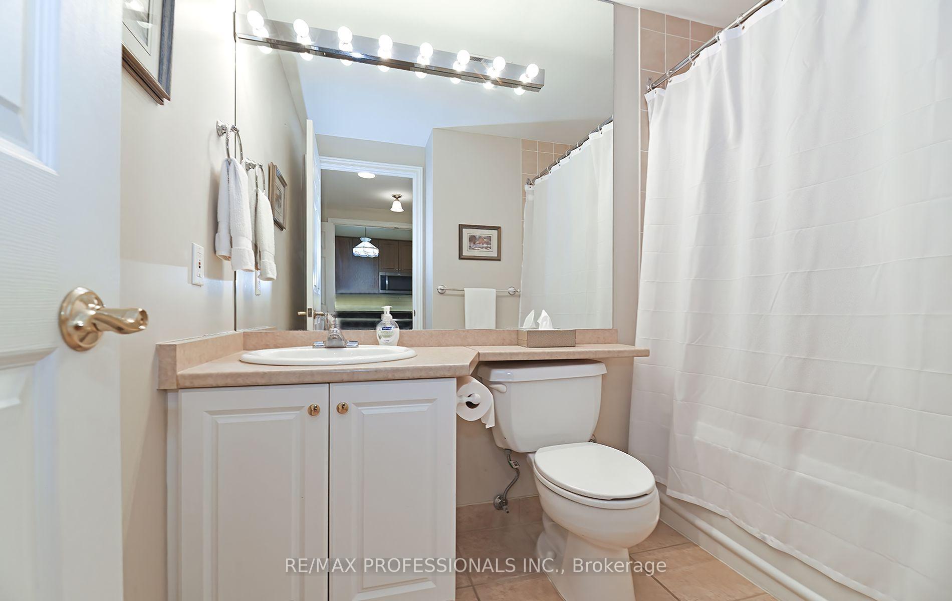 3 Bedrooms Condo at 3085 Bloor, Toronto For sale