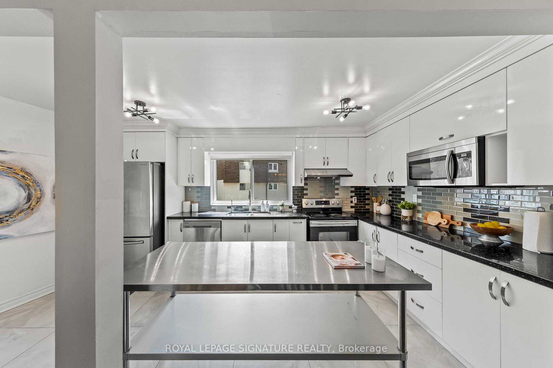 4 Bedrooms Condo at 109 Jenny Wrenway, Toronto For sale