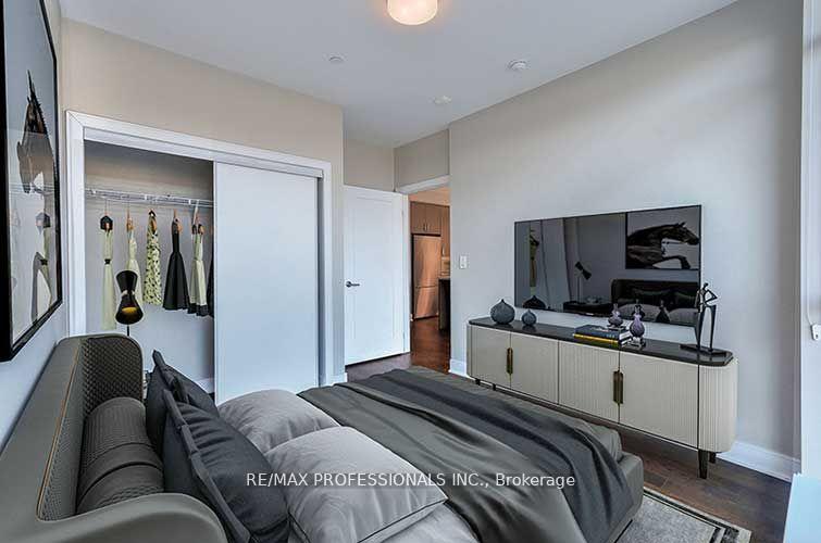 3 Bedrooms Condo at 1575 Lakeshore, Mississauga For sale