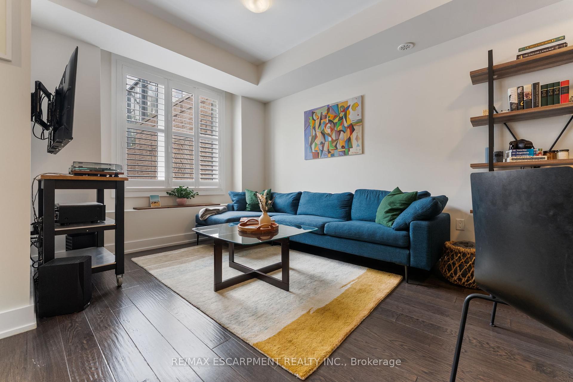 2 Bedrooms Condo at 6 Drummond, Toronto For sale