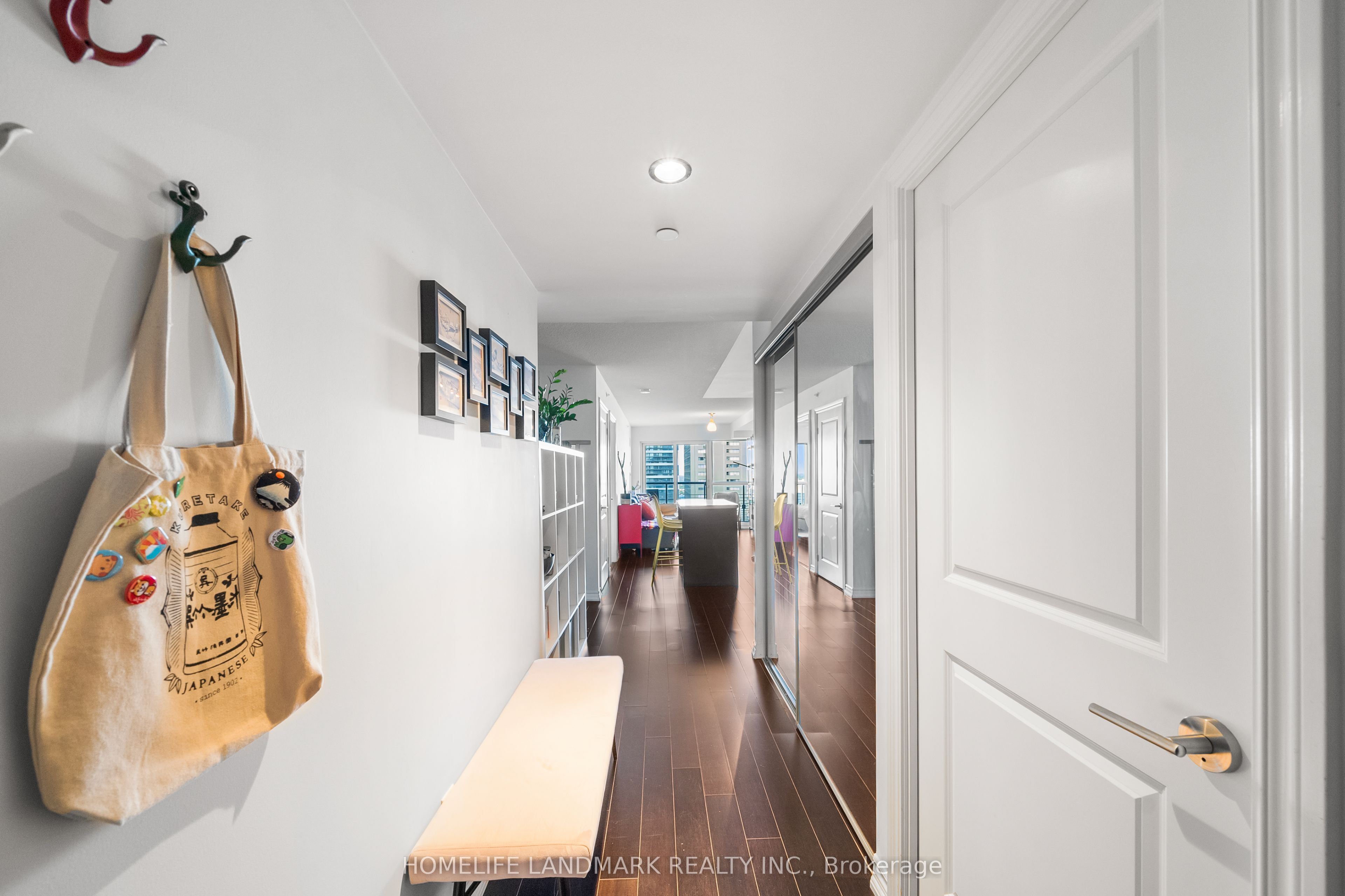 #2403 - 386 Yonge Street, Toronto, ON M5B 0A5