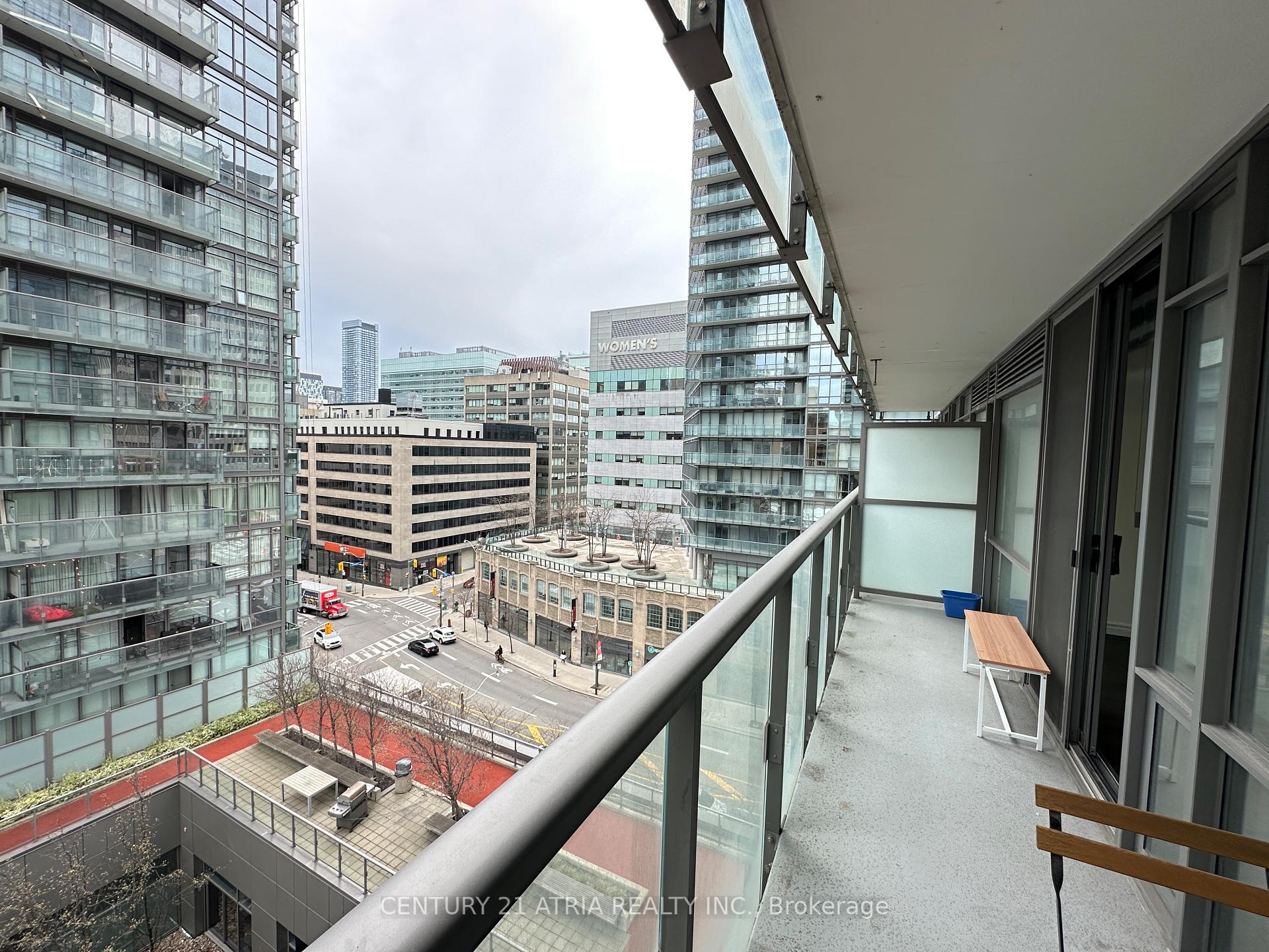 2 Bedrooms Condo at 37 Grosvenor,  Toronto For sale