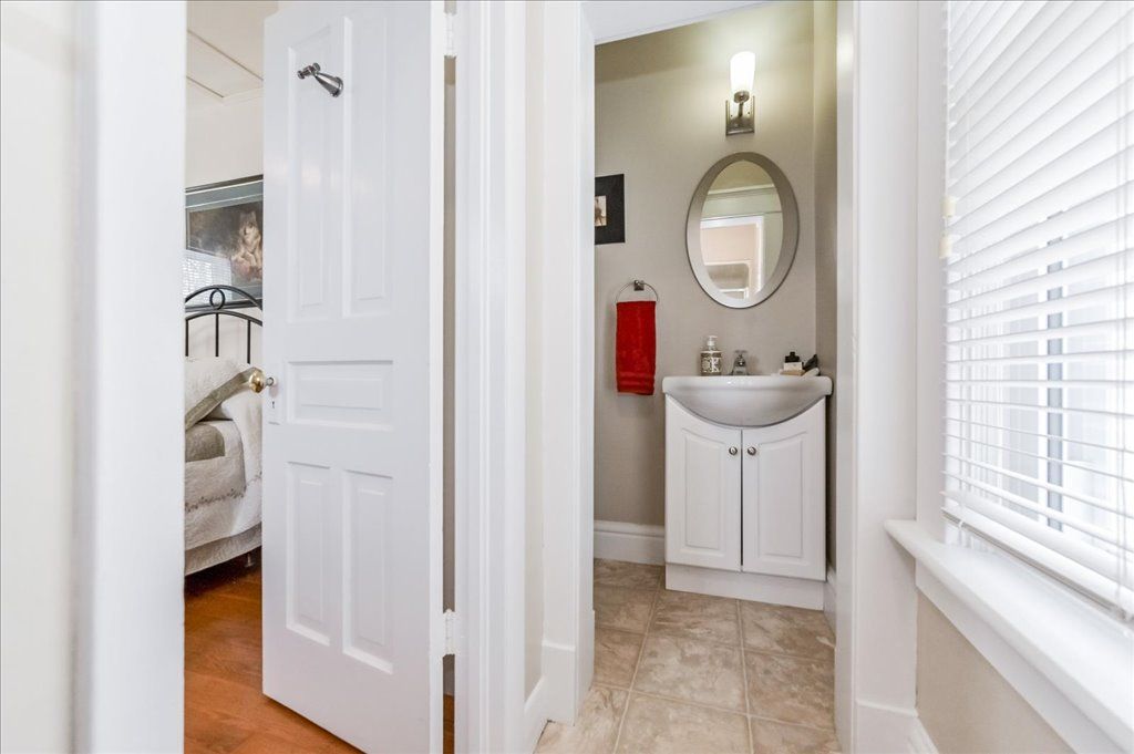 119 John Street W