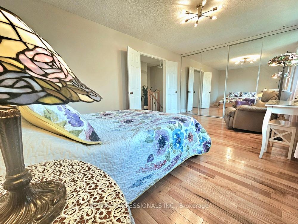 4 Bedrooms Condo at 2651 Aquitaine, Mississauga For sale