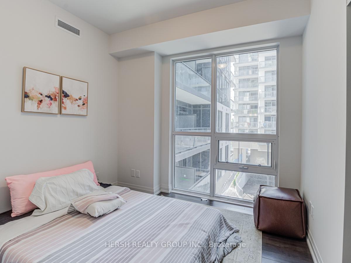 4 Bedrooms Condo at 10 Meadowglen,  Toronto For sale