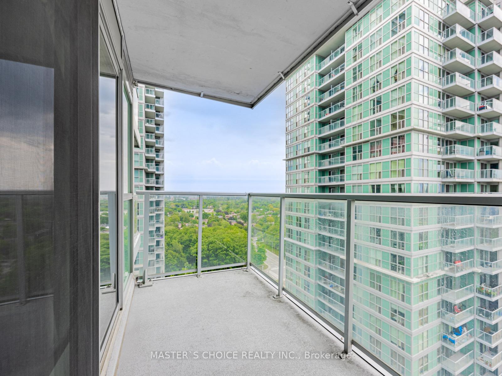 2 Bedrooms Condo at 70 Town Centre, Toronto For sale