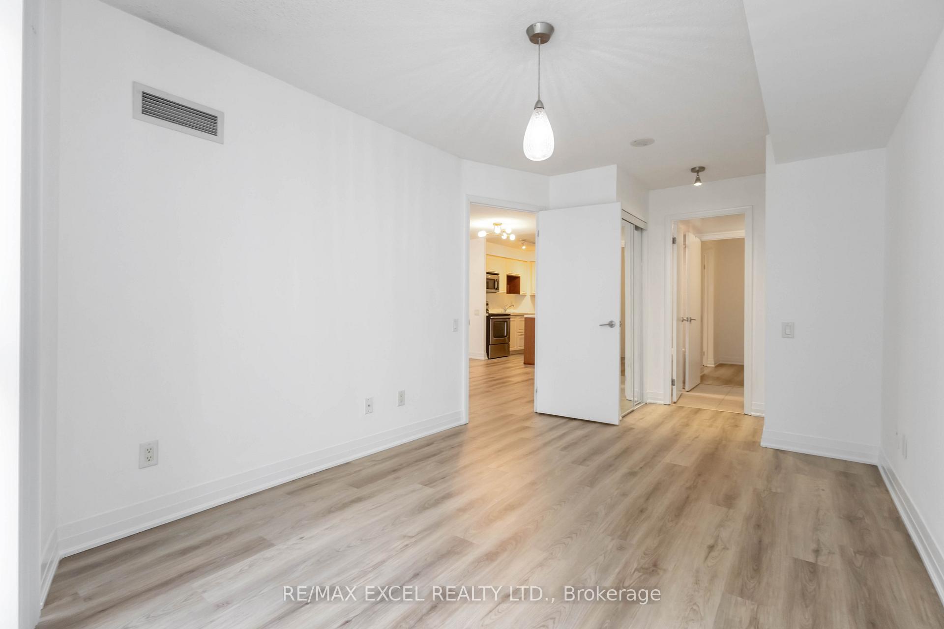 2 Bedrooms Condo at 21 Carlton, Toronto For sale