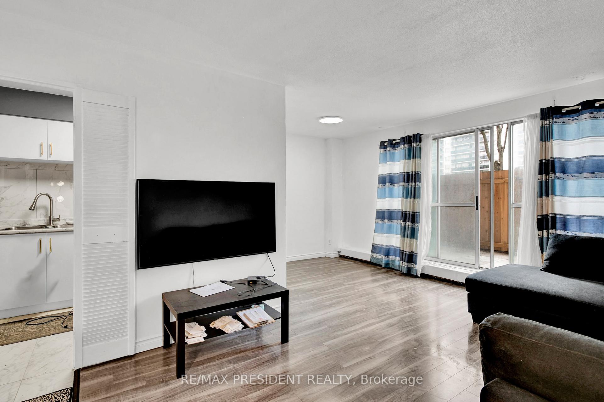 4 Bedrooms Condo at 10 Eddystone,  Toronto For sale