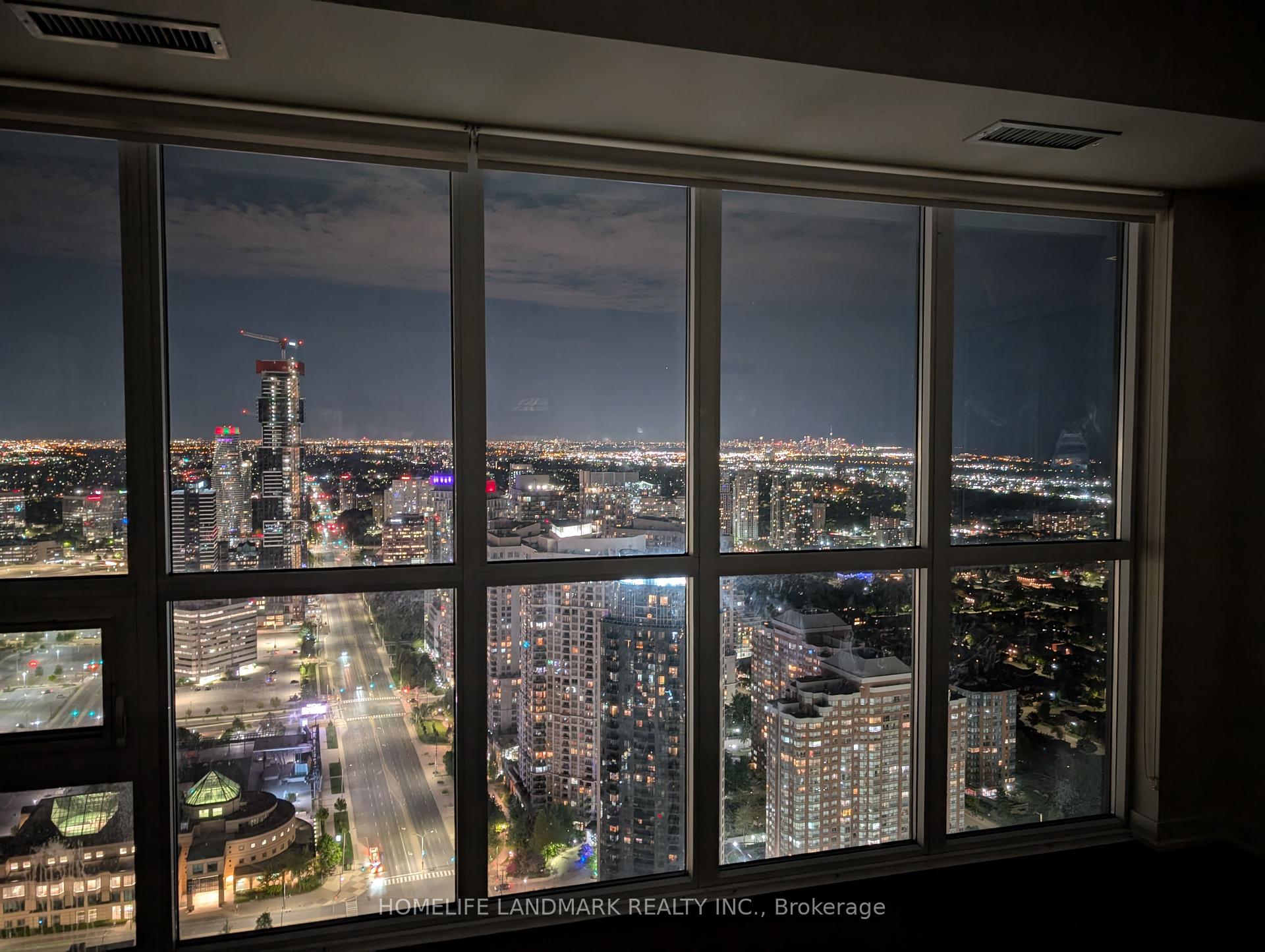 3 Bedrooms Condo at 4011 Brickstone, Mississauga For sale