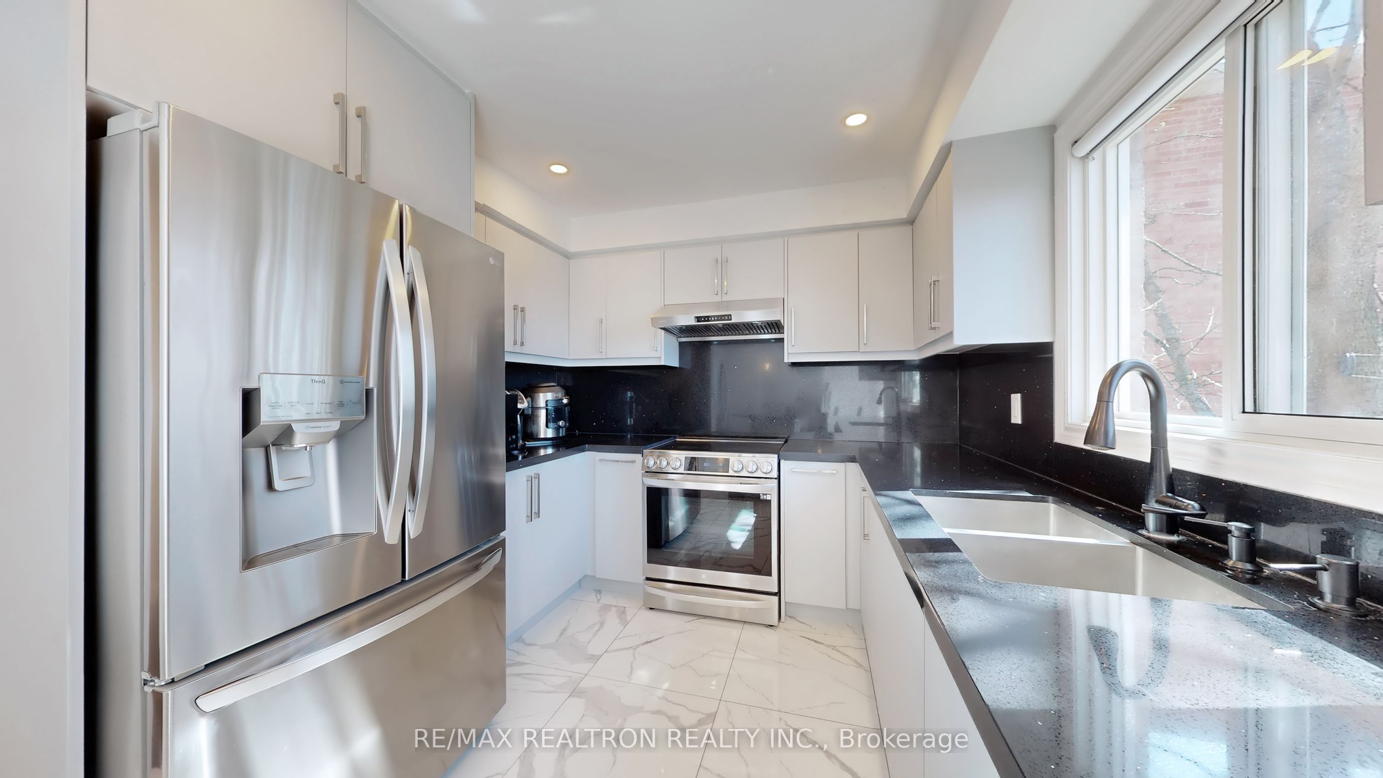 426 Herridge Circle, Newmarket, ON L3Y 7H6