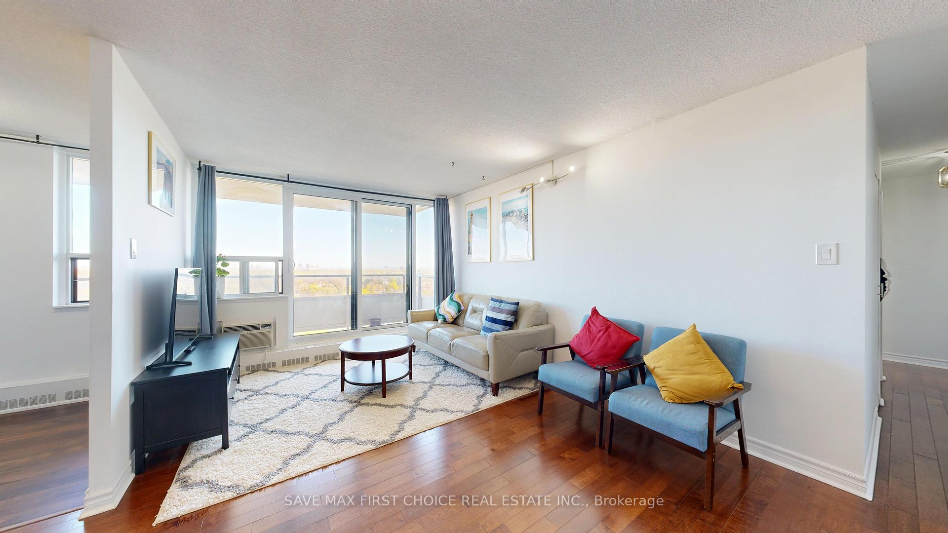 3 Bedrooms Condo at 15 Torrance, Toronto For sale