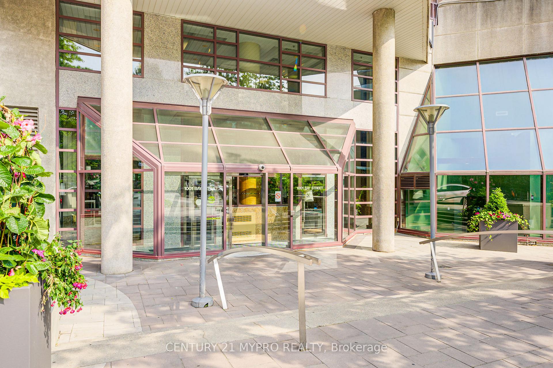 2 Bedrooms Condo at 1001 Bay, Toronto For sale