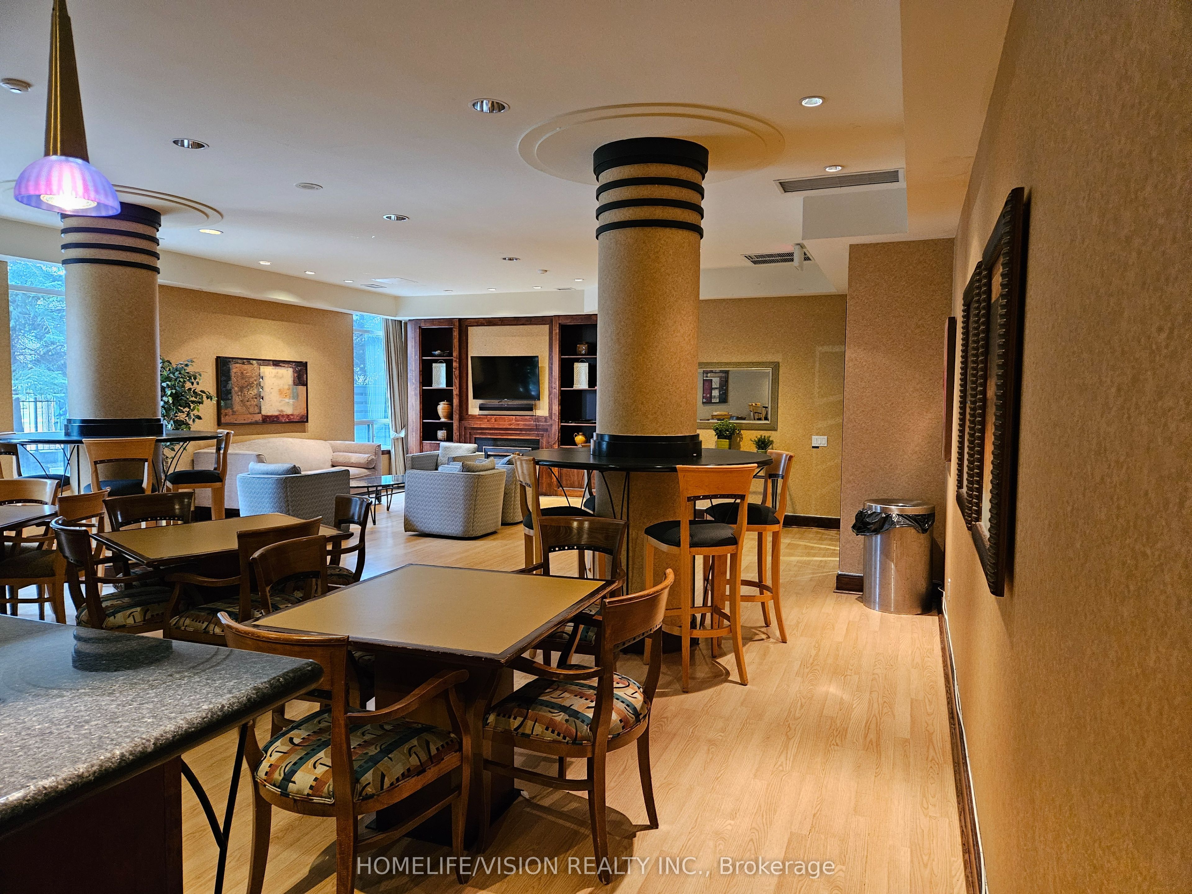 35 Finch Avenue E, #703