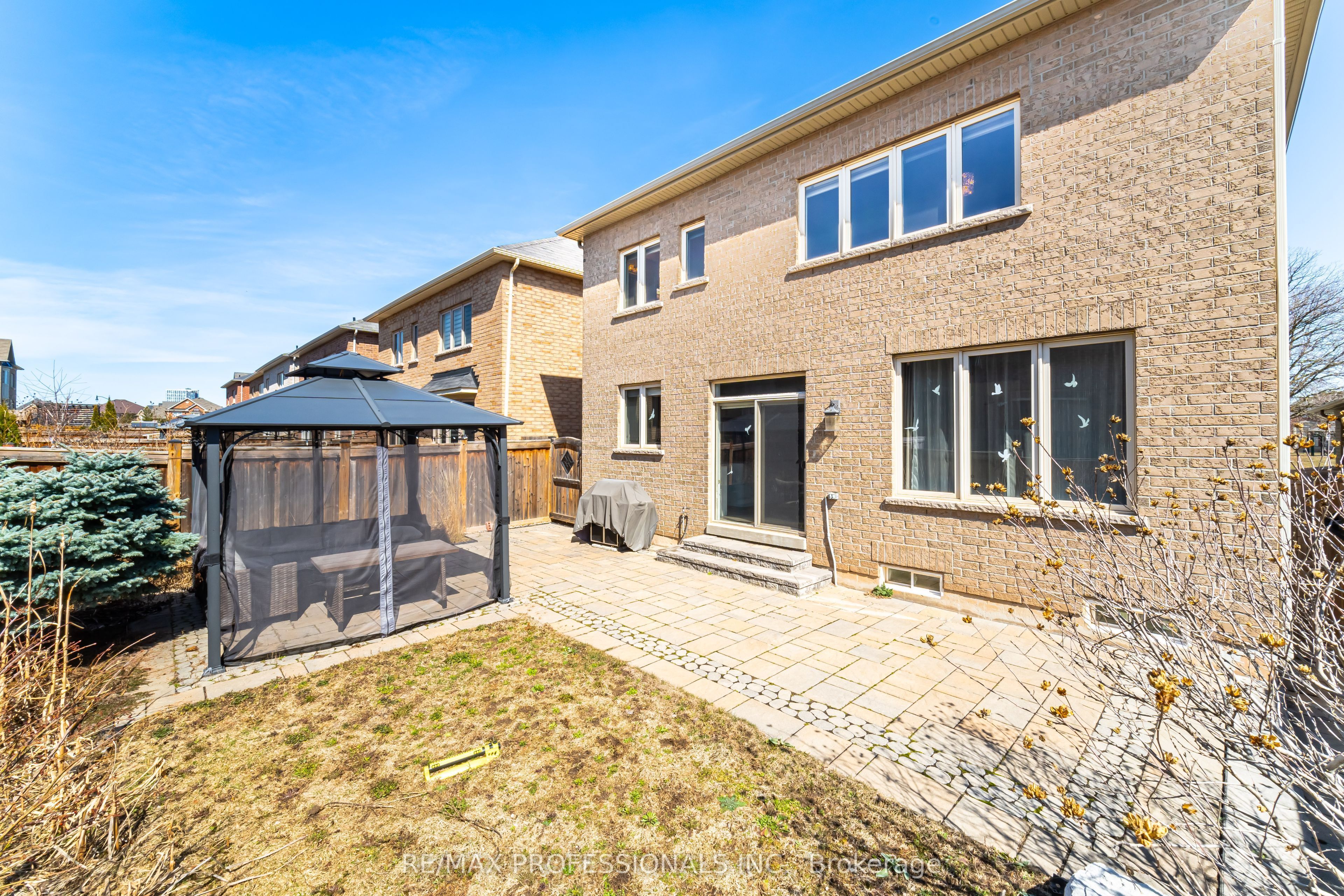 35 Lampman Crescent