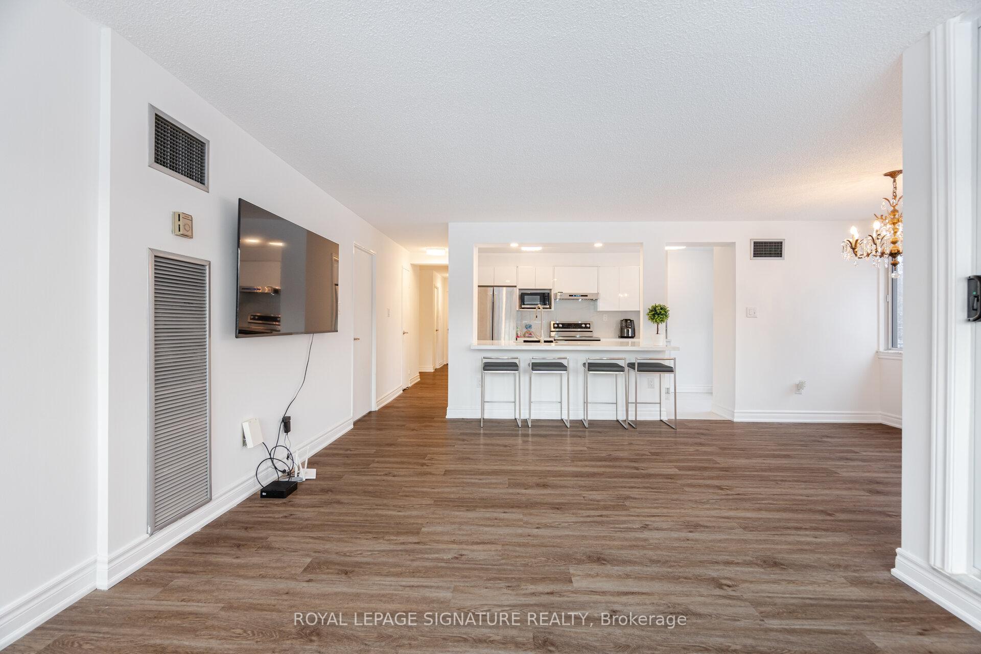 4 Bedrooms Condo at 1300 Mississauga Valley,  Mississauga For sale