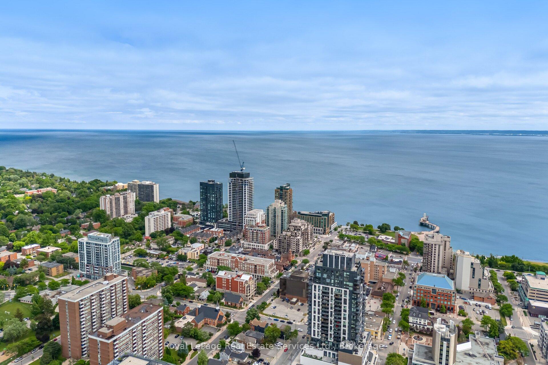 2 Bedrooms Condo at 360 Pearl, Burlington For sale