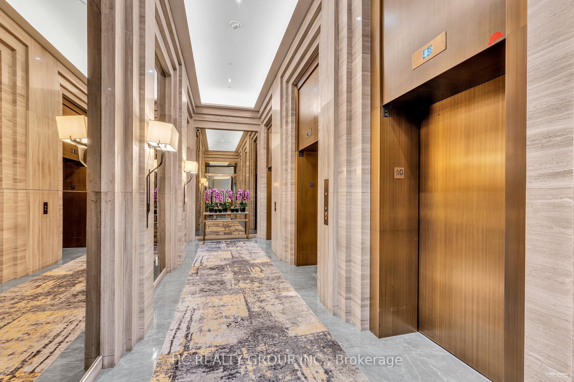 2 Bedrooms Condo at 88 Cumberland,  Toronto For sale