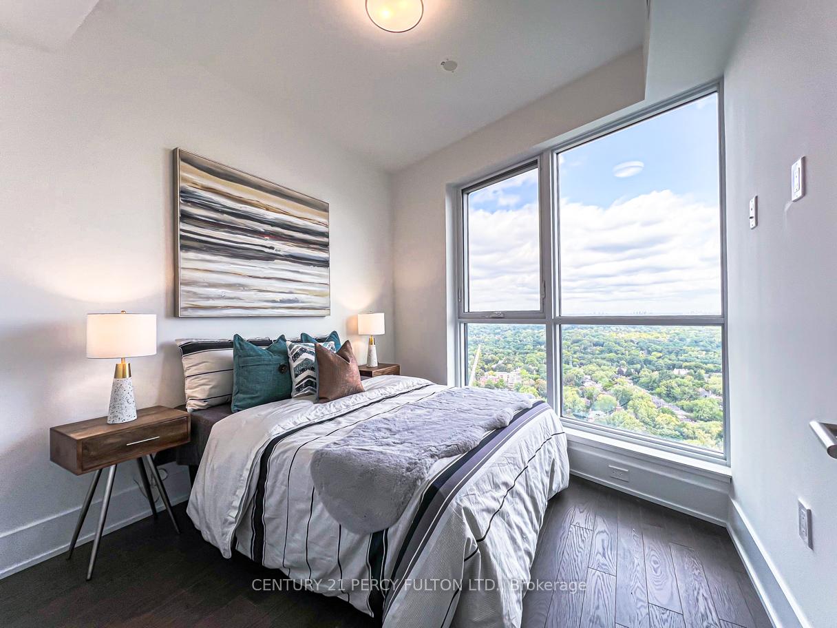 3 Bedrooms Condo at 585 Bloor, Toronto For sale