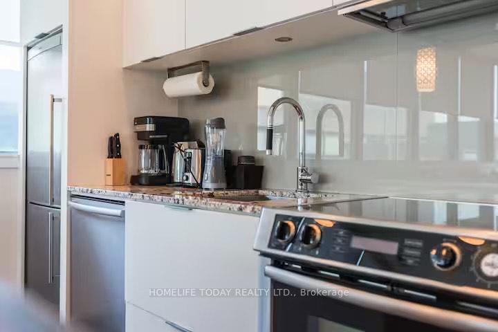 2 Bedrooms Condo at 8 Charlotte, Toronto For sale