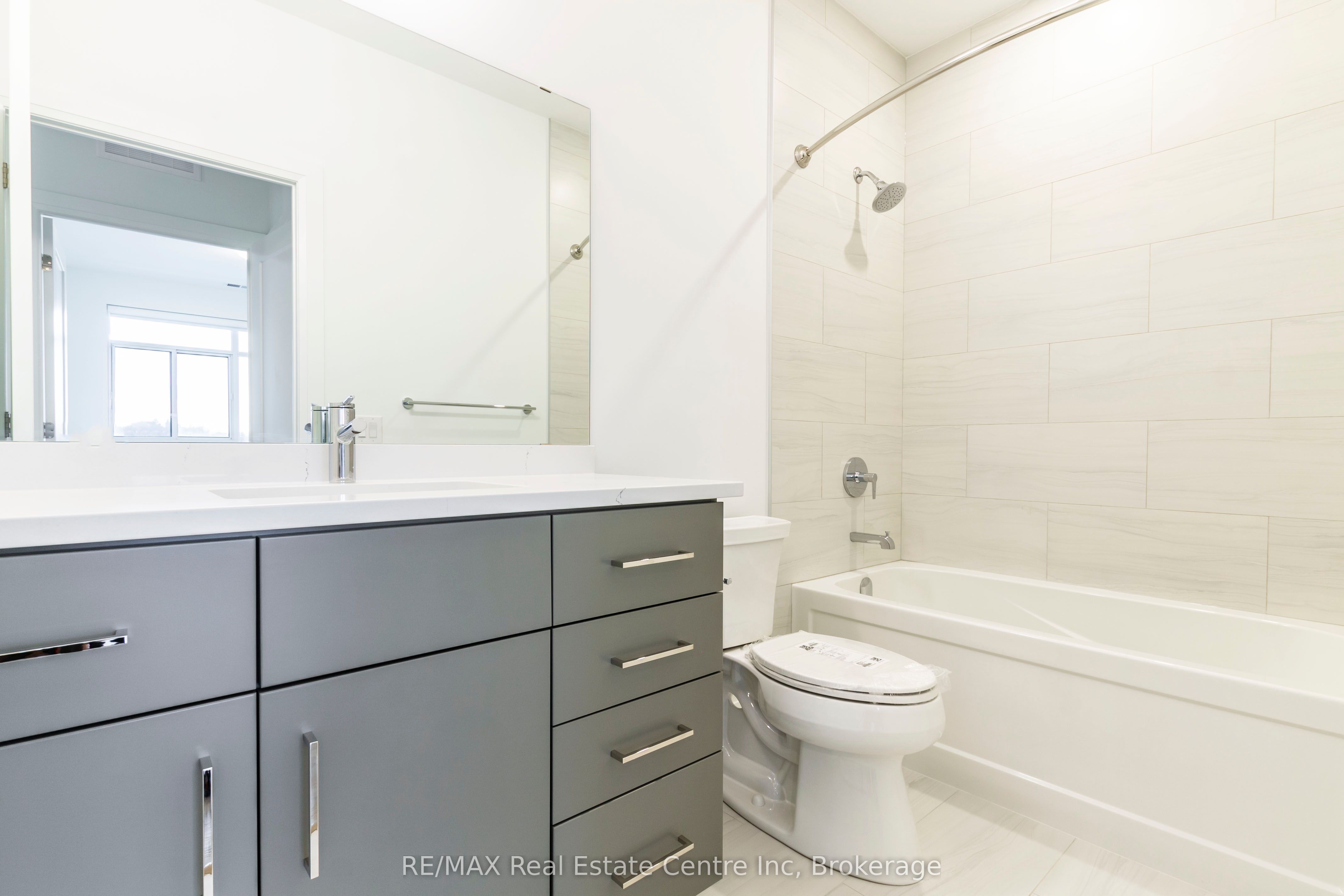 71 Wyndham Street S, #701