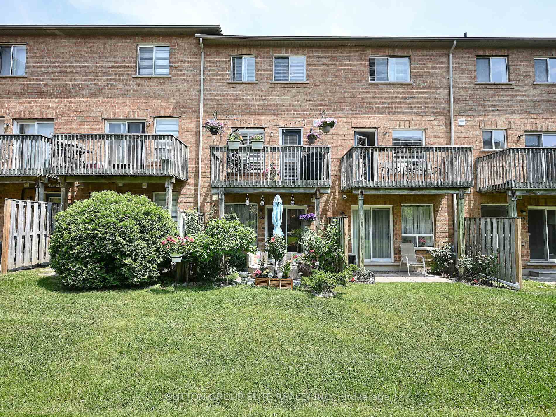 3 Bedrooms Condo at 601 Shoreline, Mississauga For sale